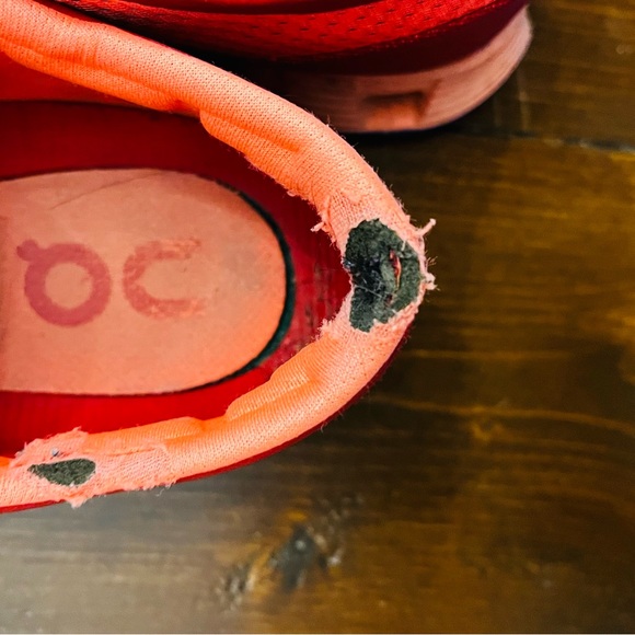 Play condition on cloud running shoes - Picture 4 of 4